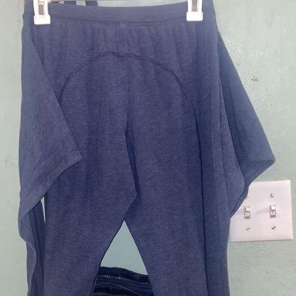 Lululemon - Picture 3 of 6